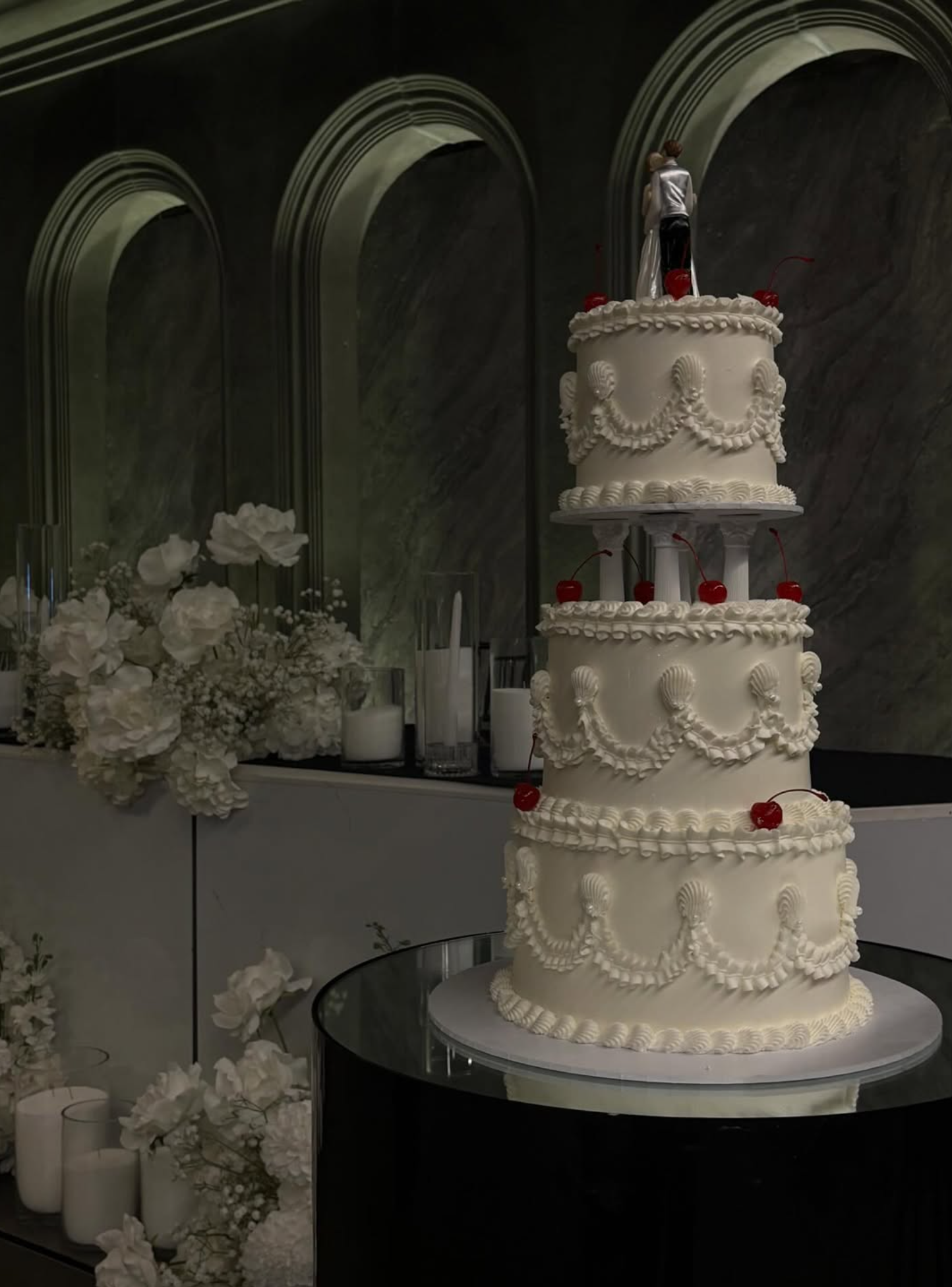 Custom cake creation by Mimo Desserts 6